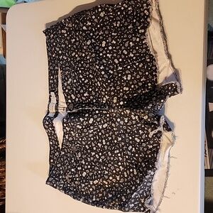 🔥Torrid Shorts Skull and Bones Cut Off Daisy Dukes Goth Punk Biker